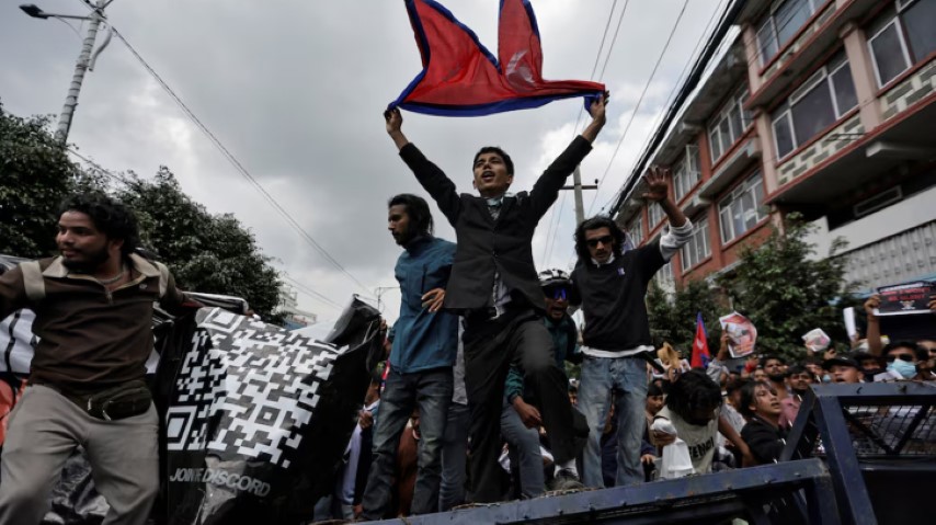 নেপালজুড়ে জেন-জির বিক্ষোভ: পুলিশের গুলিতে নিহত বেড়ে ২০